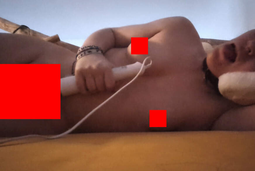 Elviye: Trans Puppygirl macht es sich mit Magic Wand selbst