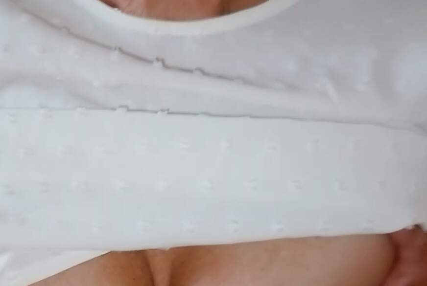 Sweetest-Poison: Dauergeile MILF besorgt es sich vor der Arbeit