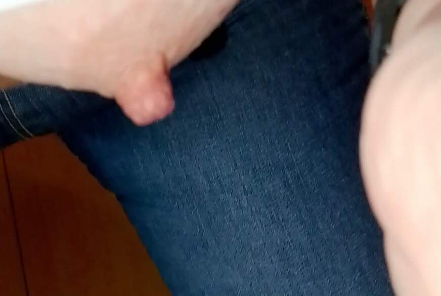 Sweetest-Poison: Dauergeile MILF besorgt es sich vor der Arbeit