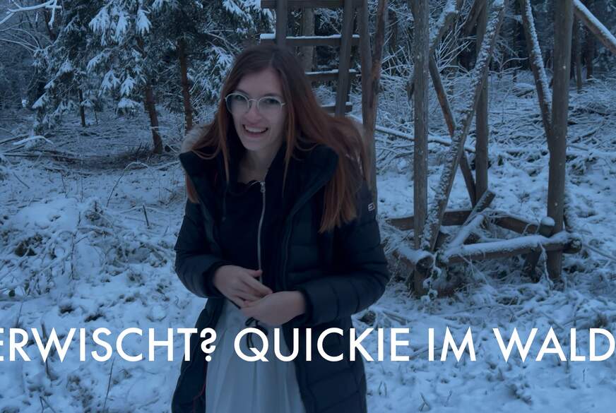 LuckyLucy18: Fast erwischt? Schneller Quickie im Wald!