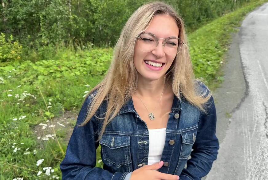 Bin ich jetzt eine HOBBYh**e? Mit FREMDEN im WALD g*****t? von LuckyLucy18