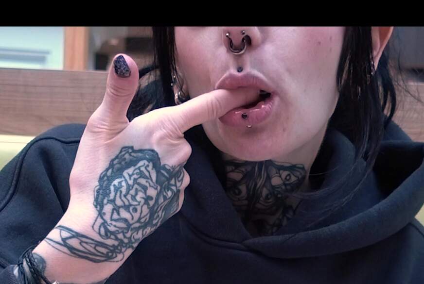 LuciaHayc**k: Kurzer B**wie in der Umkleide