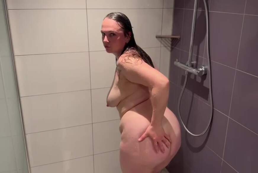 Saskialove: Habe es mir beim duschen selber gemacht