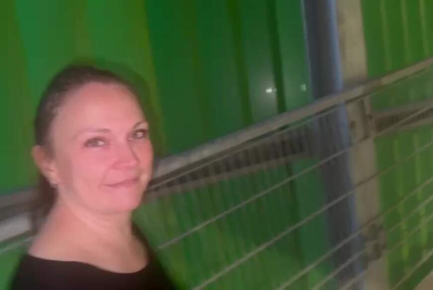 Saskialove: Nach dem Kino im Parkhaus g*****t und in mir gekommen