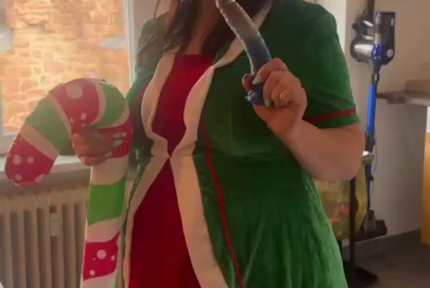 Saskialove: Santa beschenkt mich mit Spielzeug und probiert beide aus