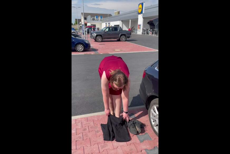 Jackyjett: Umziehen auf Supermarkt Parkplatz
