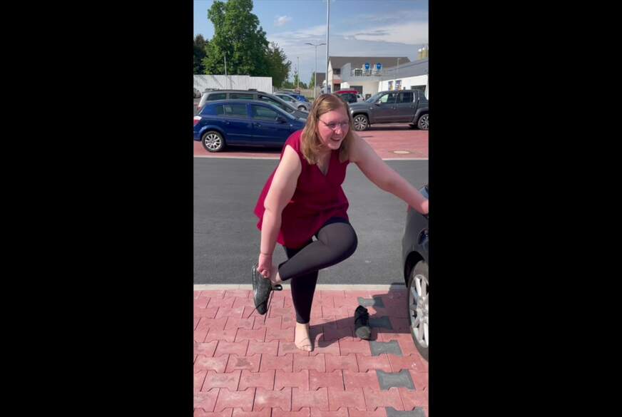 Jackyjett: Umziehen auf Supermarkt Parkplatz