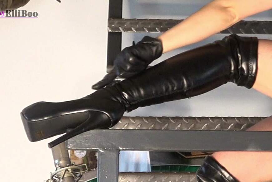 KinkyElliBoo: Leather Overknees Boots and Queen ElliBoo on stairs Worship ASMR
