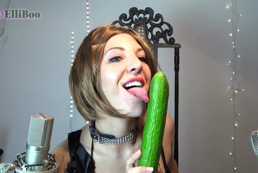D*****g, versaut! Ich nehme die Gurke tief und s****e sie wieder aus ASMR von KinkyElliBoo pic1