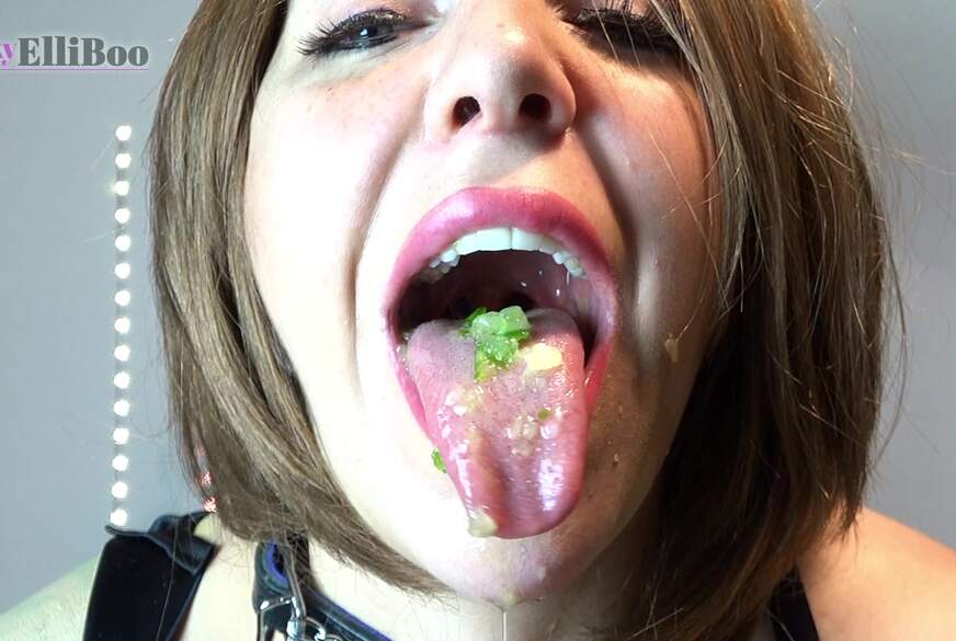 KinkyElliBoo: D*****g, versaut! Ich nehme die Gurke tief und s****e sie wieder aus ASMR