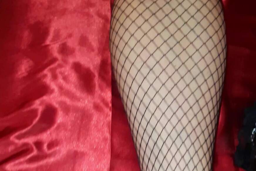 Sexy Strümpfe anziehen von HappyWifelive pic2