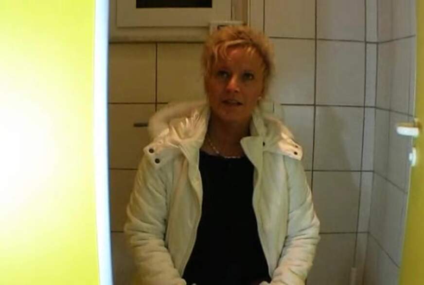 LiveMilf: Auf den K*o FREMD- B****t