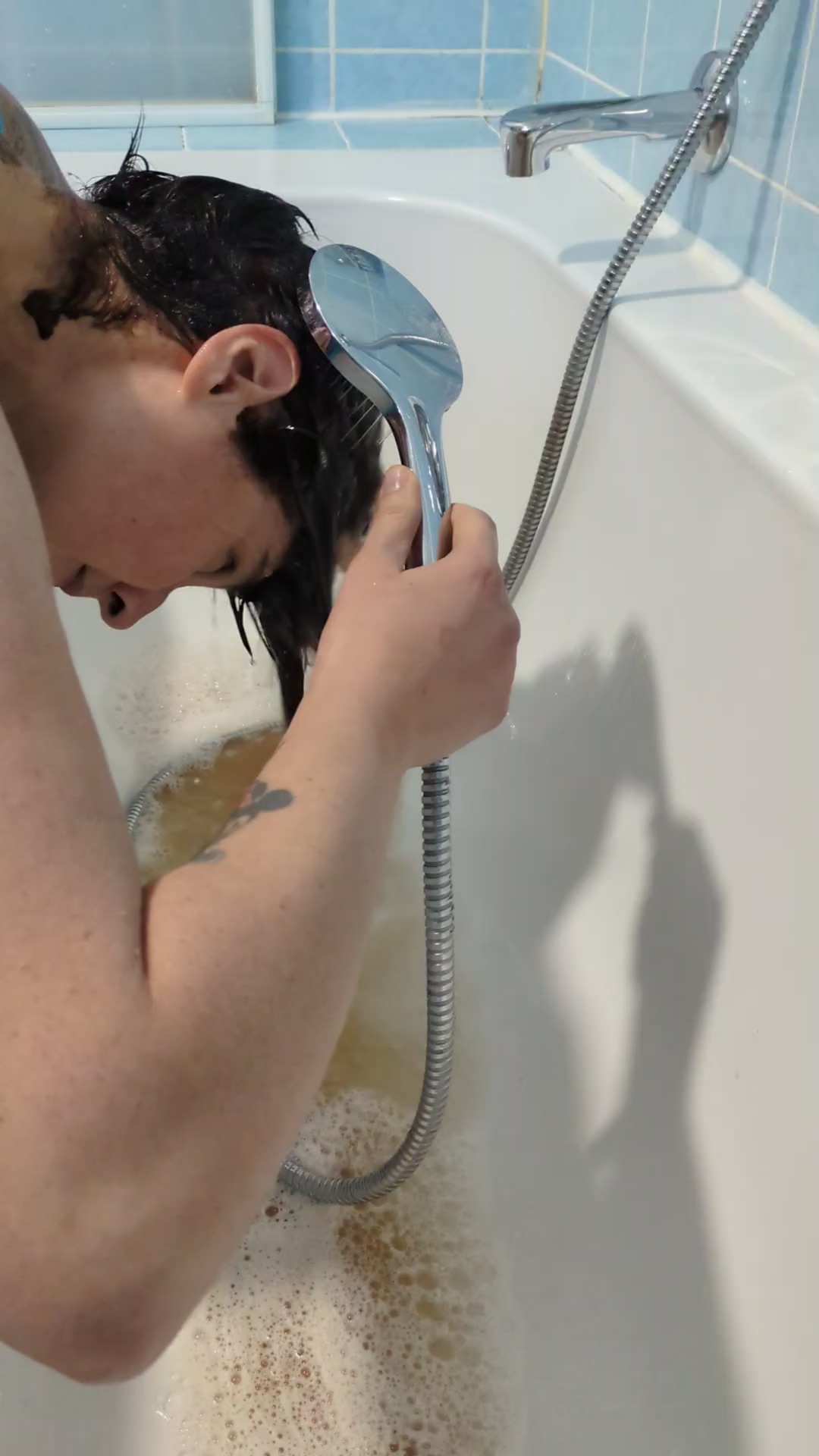 haare waschen haare waschen muss sein, mit viel schaum und heisem wasser