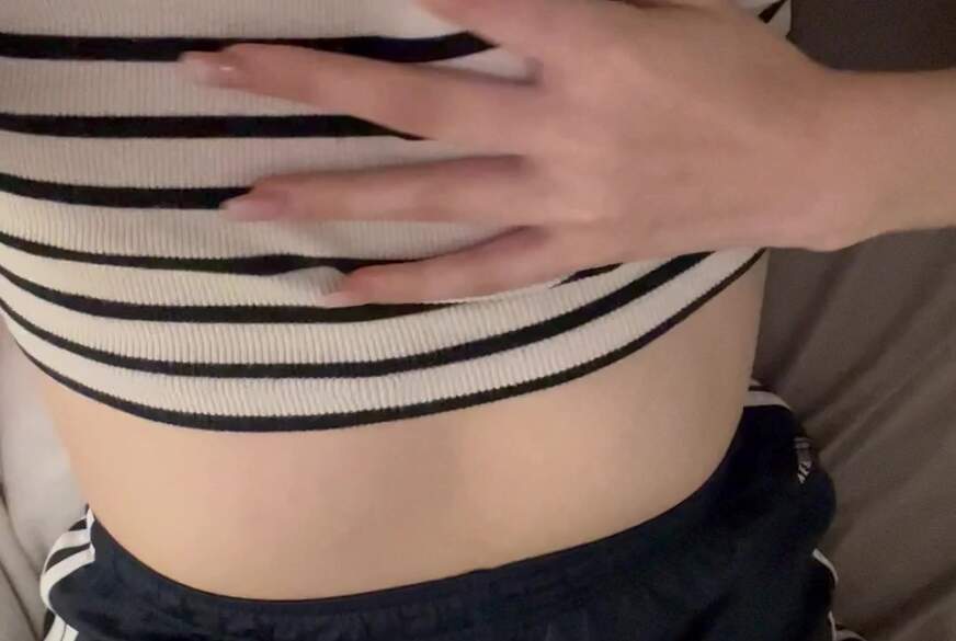 MajaSofie: Ich ziehe mich KOMPLETT nackt aus und zeige dir meine beide enge L****r..