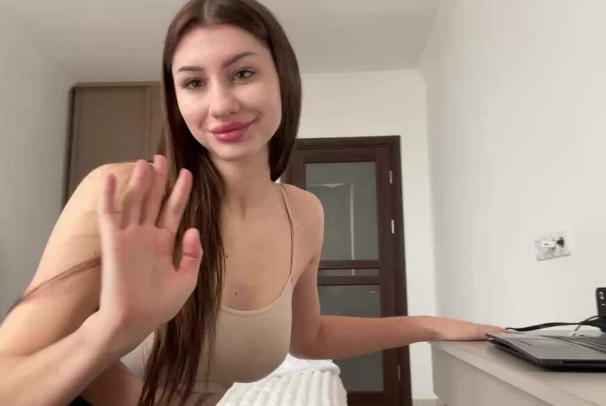 Brünette mit einer umwerfenden Figur und riesigen Brüsten   Masturbation im D***y-Style und Nahauf von Kiitaanaa