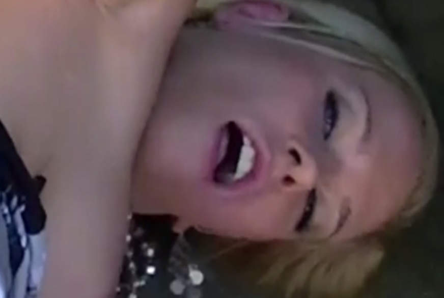 Von hinten g*****t, von hinten b*****t von LittleSue