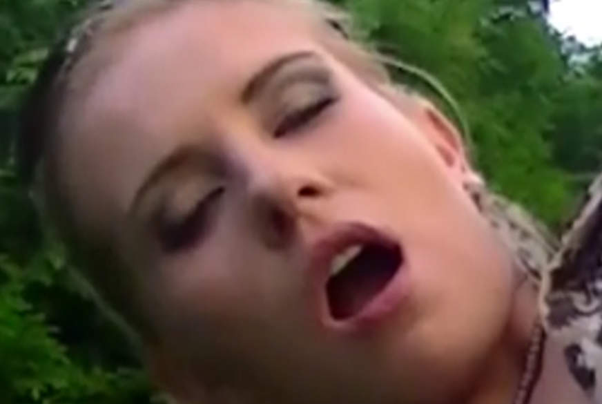 NS-f**k im eigenen Garten von LittleSue