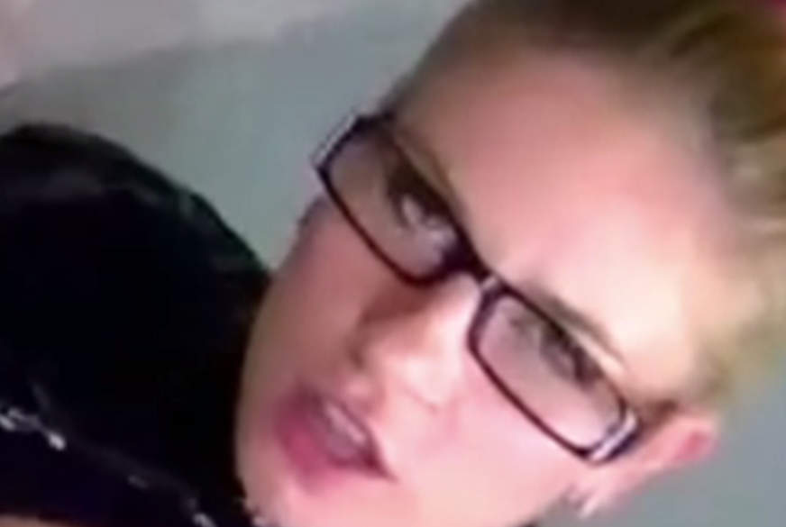 NS Footjob beim Baden! von LittleSue