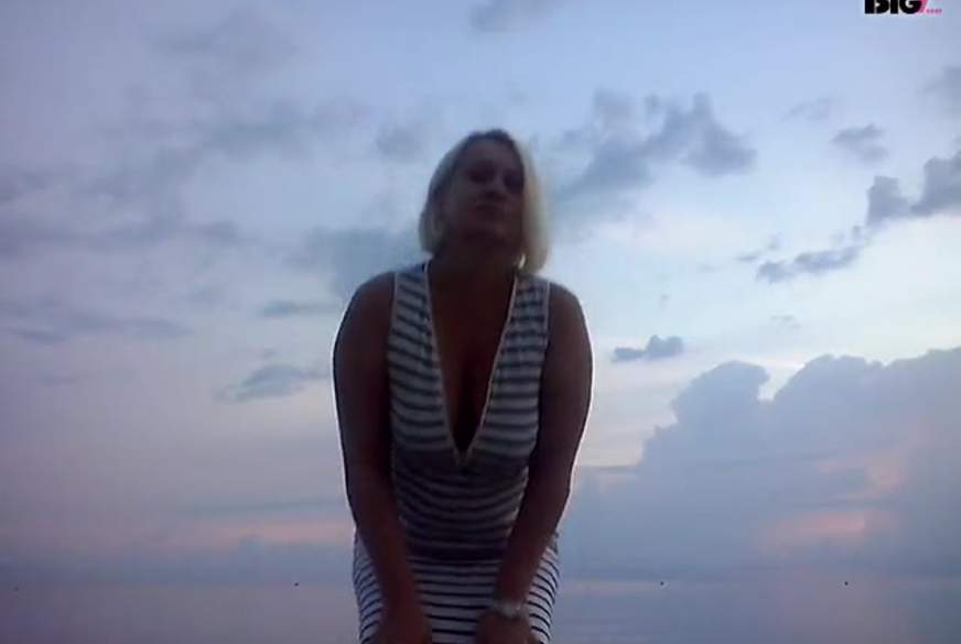 SaharaKaleah: Heimlich am Strand gefilmt