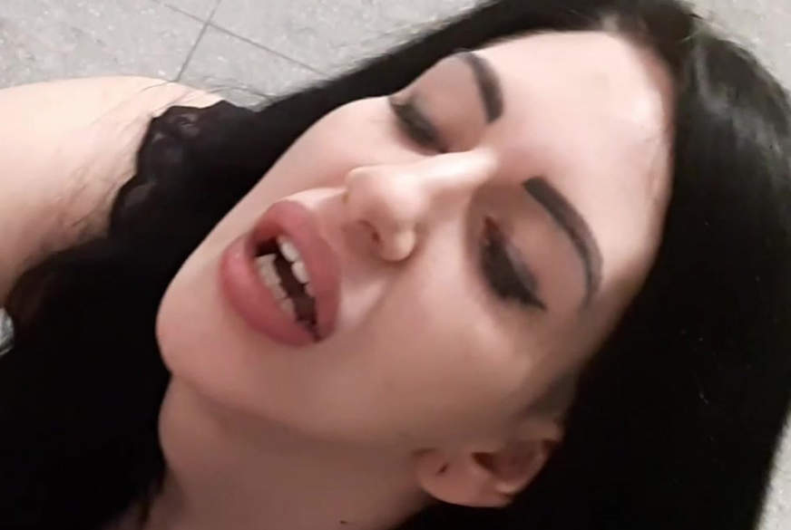 Aurelya: Mein erster Video, ein geiler B**wjob