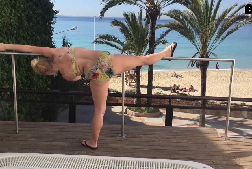 BunNyna: Stretching mit Meerblick