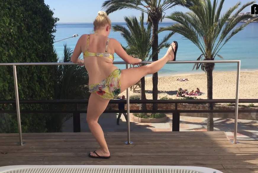 BunNyna: Stretching mit Meerblick