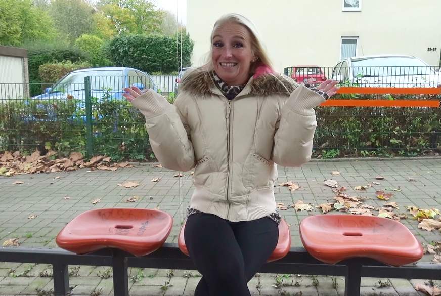 P**s Stop - Public an der Bushaltestel von KacyKisha