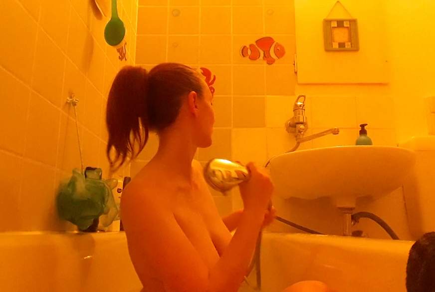 ZoeyKiss: In der Badewanne