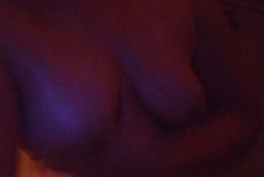 Corinna76: Öl Massage Kerze auf den Titten