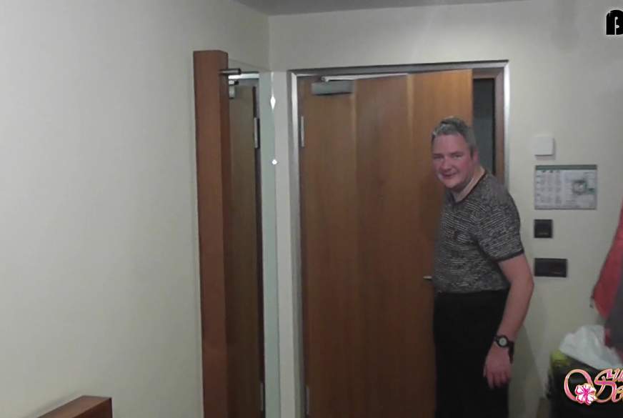 Im Zimmer verirrt Vom Fremden g*****t von Susi-Deluxe pic1