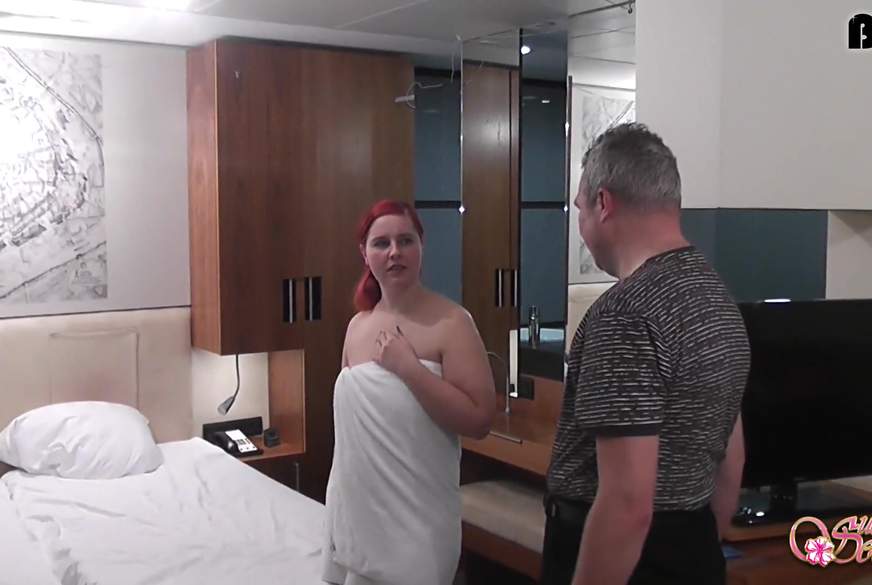 Im Zimmer verirrt Vom Fremden g*****t von Susi-Deluxe pic4