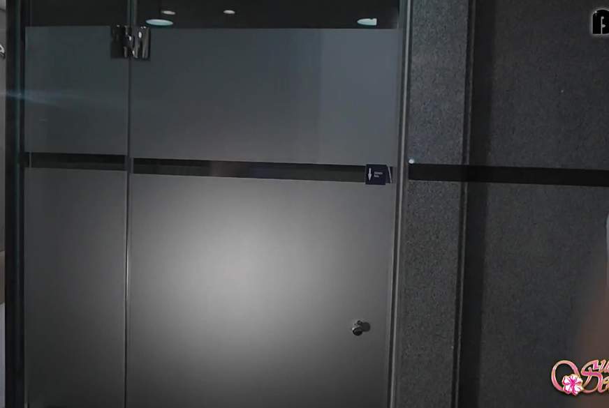 F****tgebiet! Spontan Quicky im Bad von Susi-Deluxe pic1