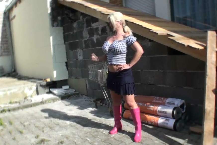 Freundin a*******t in pinke Gummistiefel! von NadjaSummer pic3