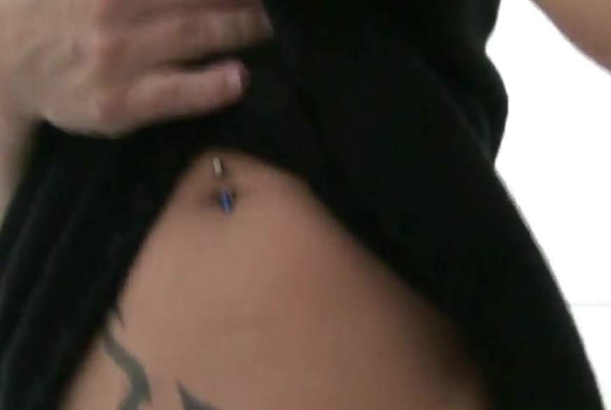 P****n auf öffentlicher Toilette! von NadjaSummer pic4