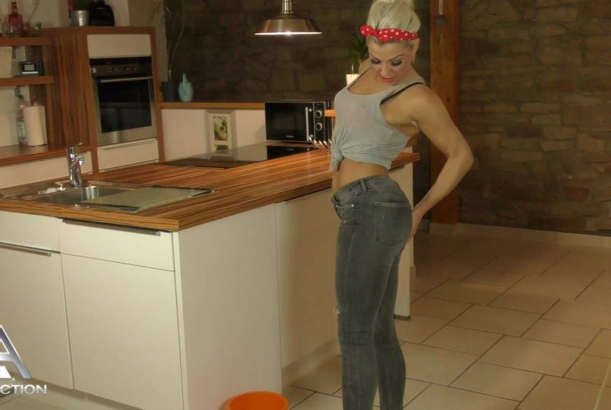 AbyAction: Jeansf**k in der Küche