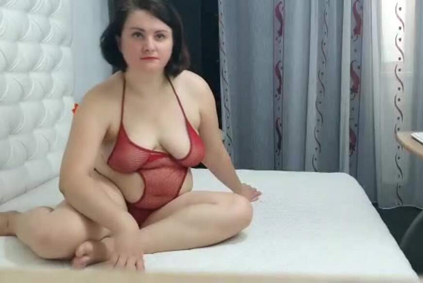 LoraHot: Neues Video in roten Dessous