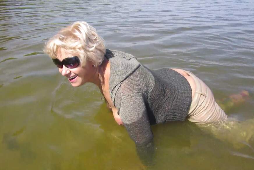 snejka: Bekleidetes Baden und B**wjob