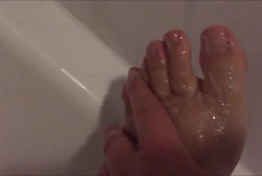 Füße einschäumen und duschen von LatinaBonita pic3
