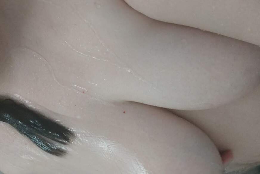 Miyubi: Komm wir duschen zusammen