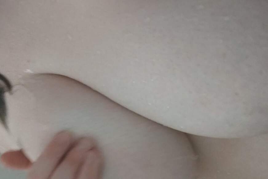 Miyubi: Komm wir duschen zusammen