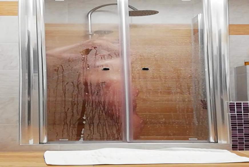 AmyTommy9194: Wohl beim Duschen gefilmt worden !