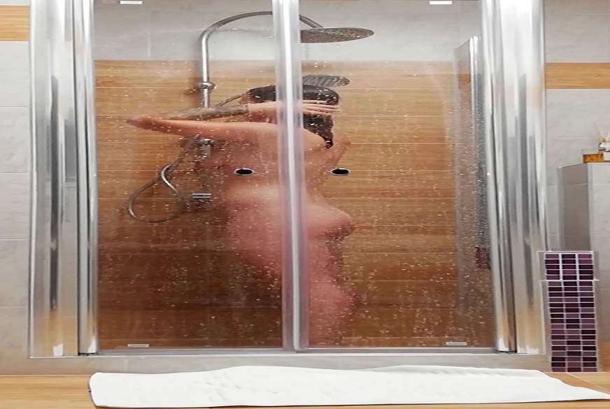 AmyTommy9194: Wohl beim Duschen gefilmt worden !