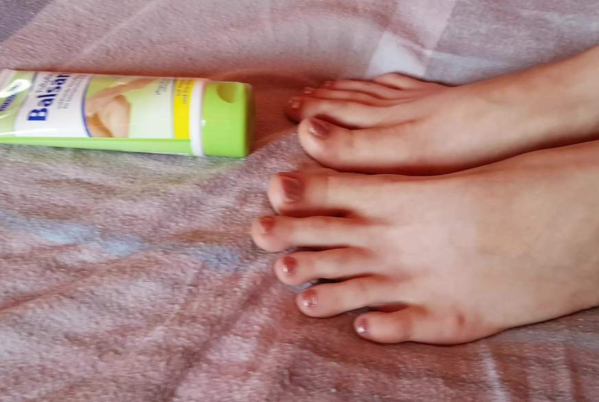 kittyxxxx: foot care