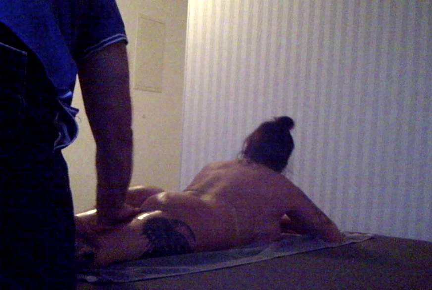 Adrienne-Kiss: Massage für mich, A********n für ihn