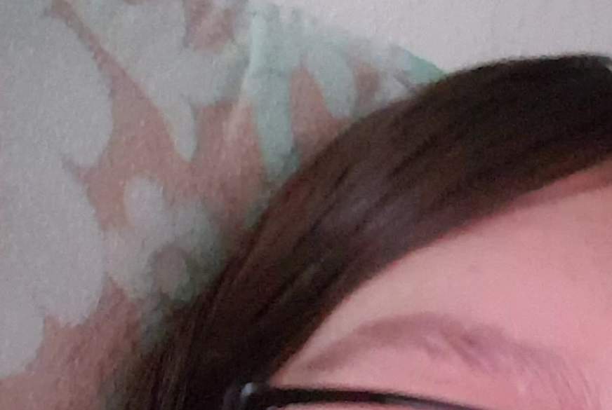 sasy84: mit dildo und stöhne