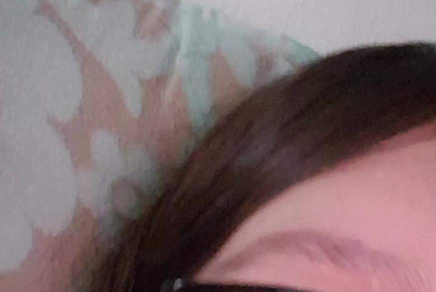 sasy84: mit dildo und stöhne