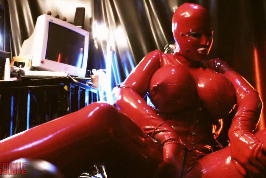 Avengelique: DIE TITTENPUPPEN  Das Gasmakenlabor 2