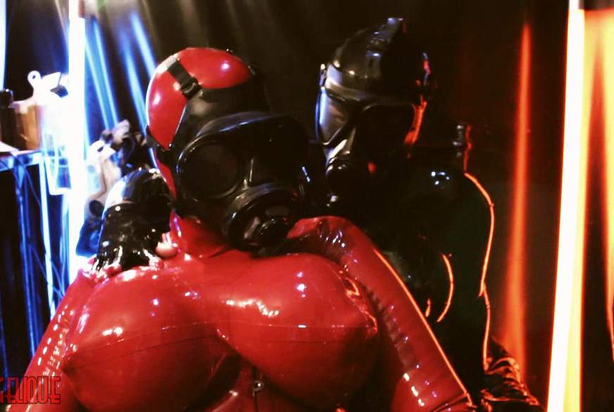 Avengelique: DIE TITTENPUPPEN  Das Gasmakenlabor 2