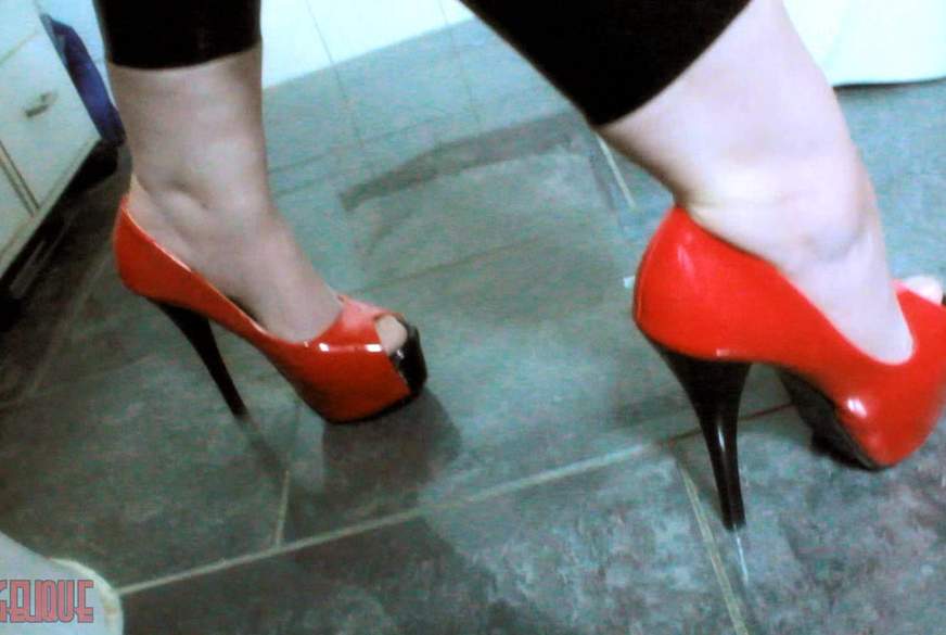 Avengelique: Kleine Gummi-P**s-Pause