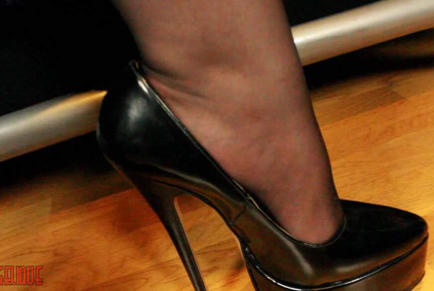 Avengelique: LADY-b***h - W*****n für geile S*****ne